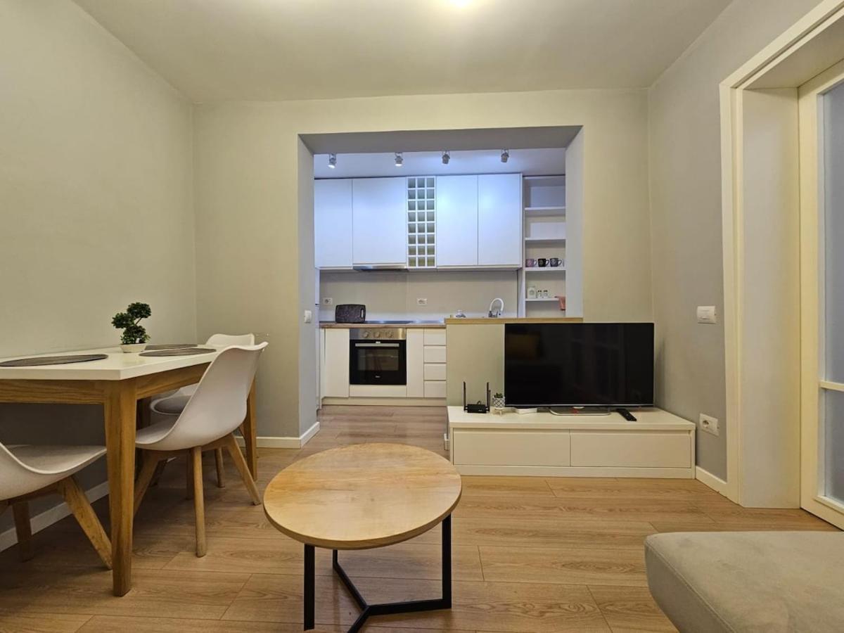 Appartement Boulevard Close To Center Tirana